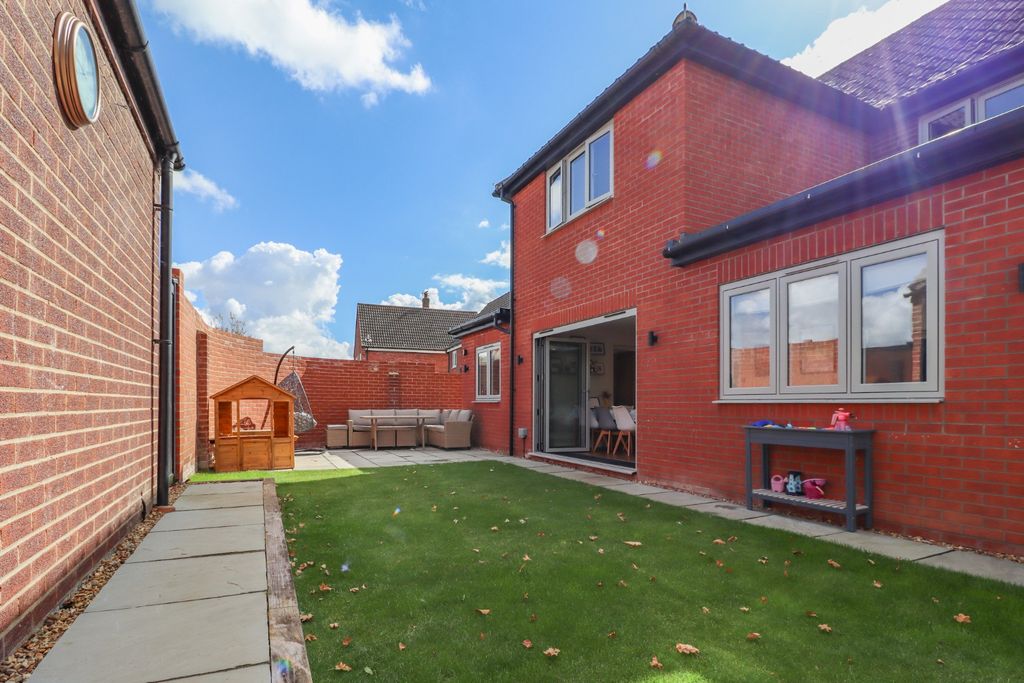 Property photo 2 of 30 4506283
