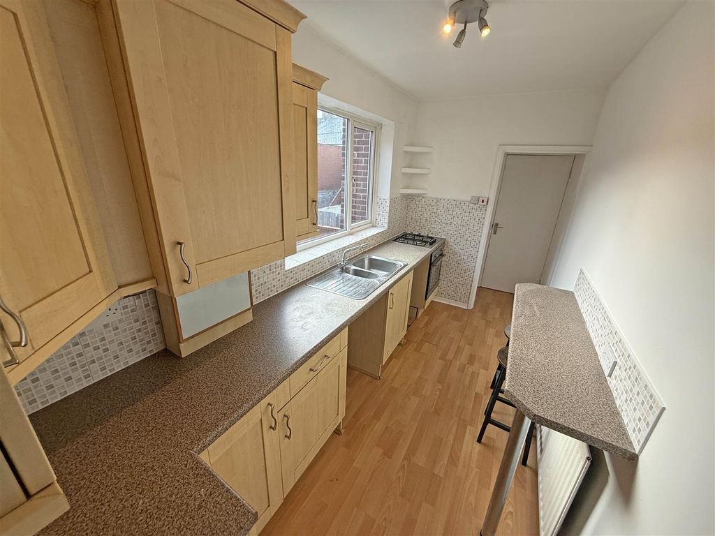 Property photo 3 of 8 Kitchen.Jpg