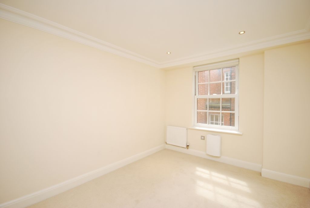 Property photo 3 of 9 Bedroom