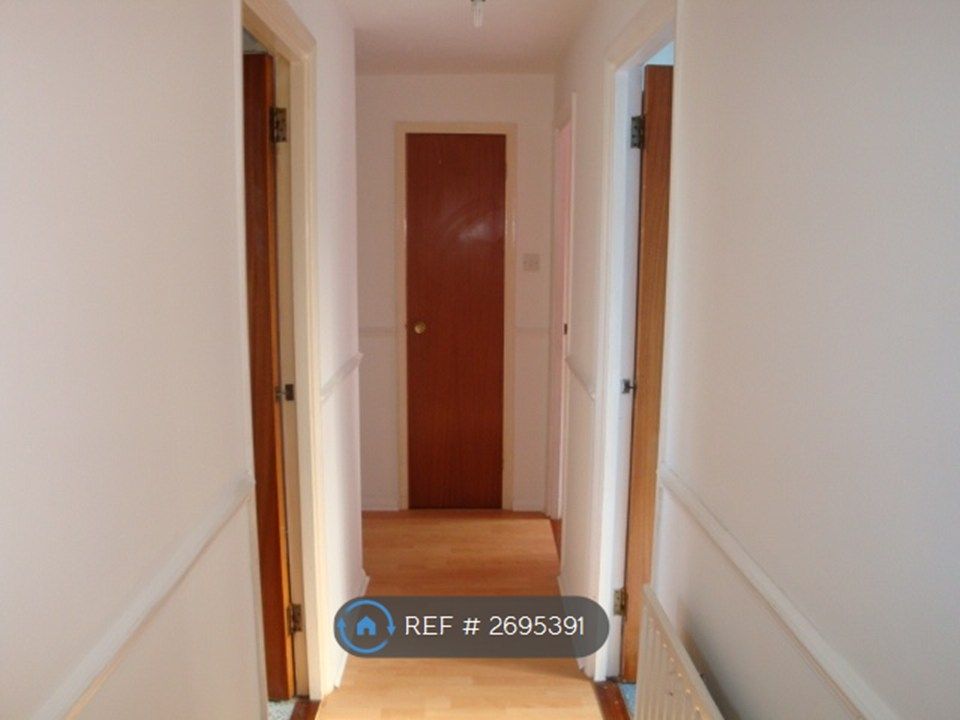 Property photo 2 of 9 Hallway