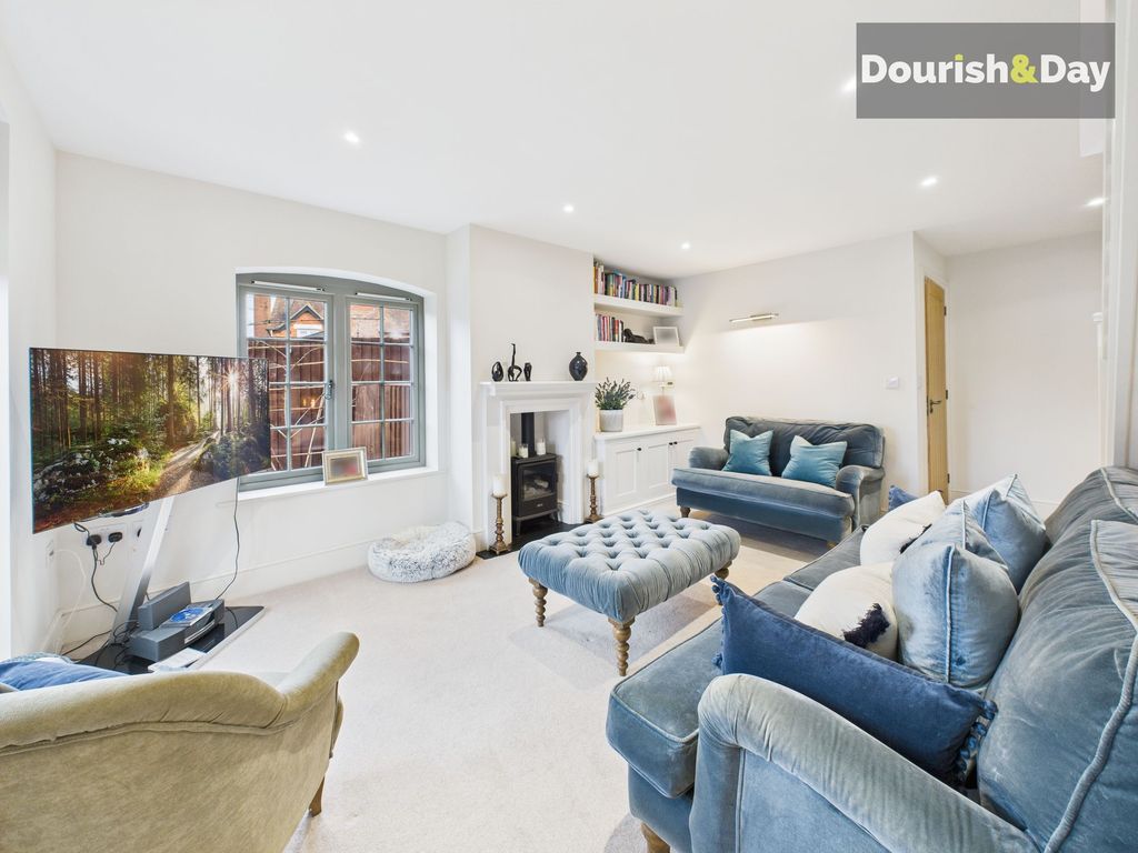 Property photo 3 of 36