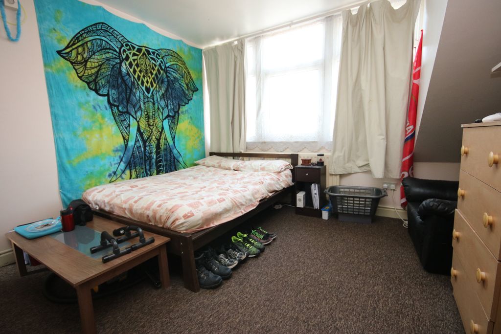 Property photo 1 of 4