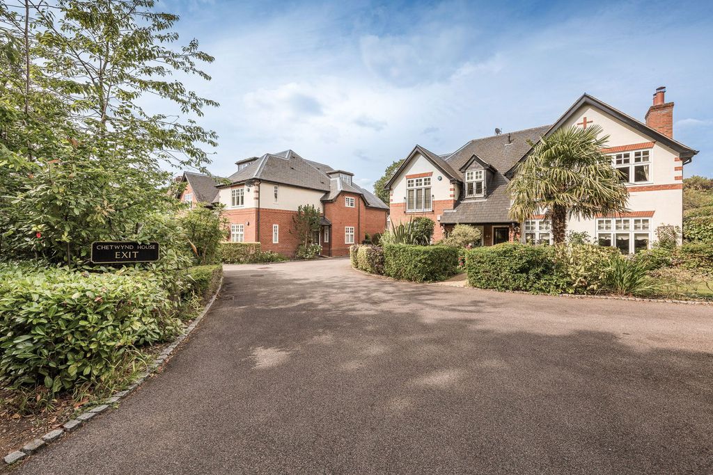 Property photo 1 of 39