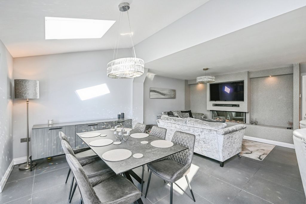 Property photo 3 of 27 Pbox-Img.Jpg