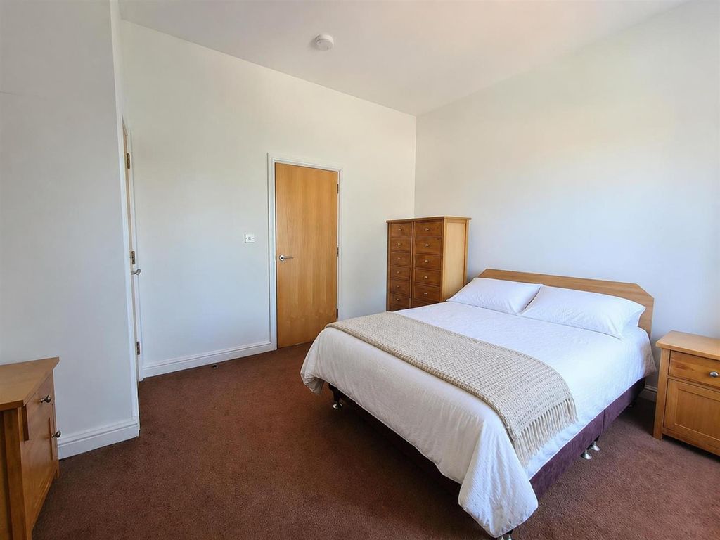 Property photo 1 of 5 Bedroom.Png