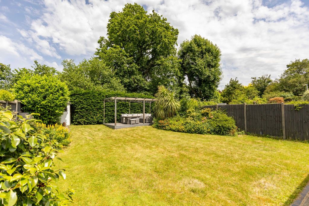 Property photo 2 of 32