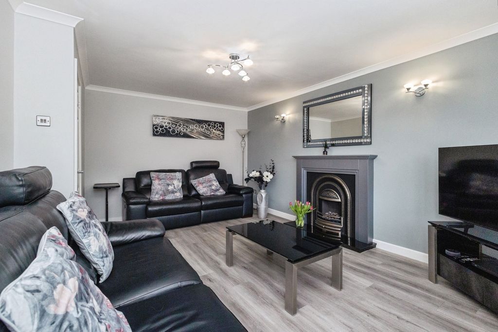 Property photo 3 of 15 Living Room