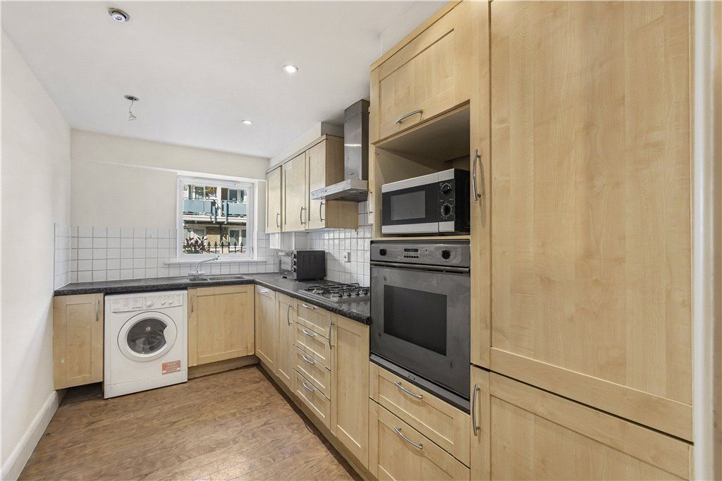 Property photo 3 of 17 Kitchen