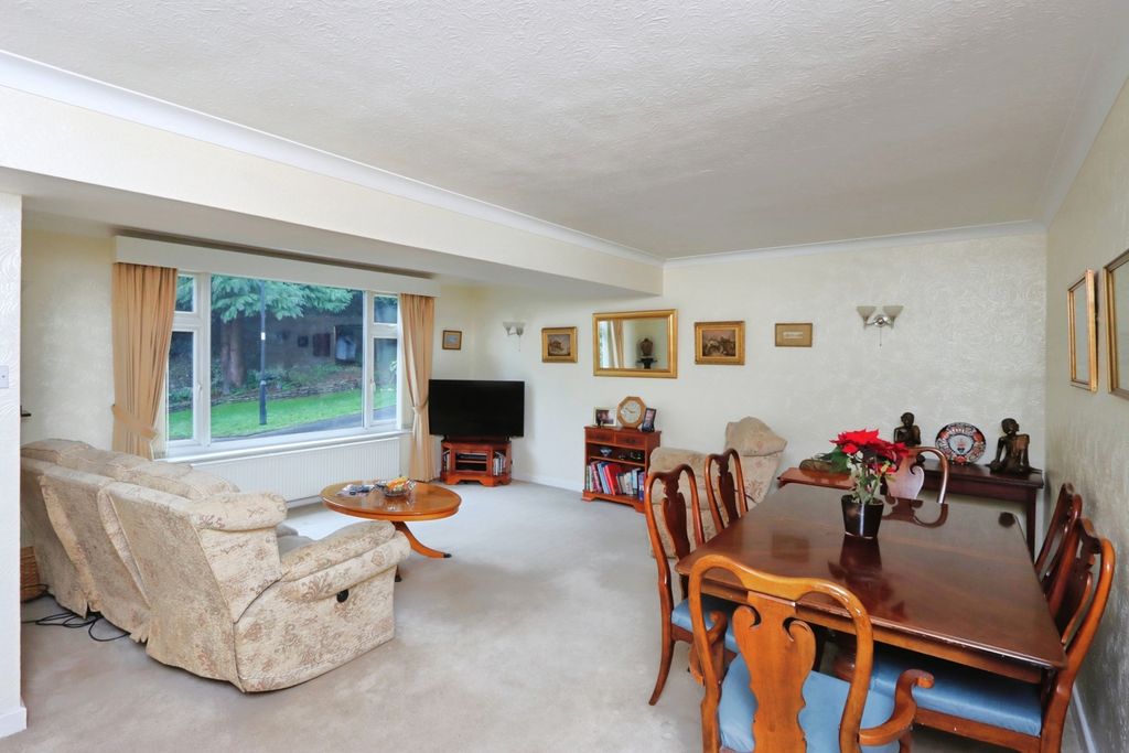 Property photo 2 of 16 Lounge