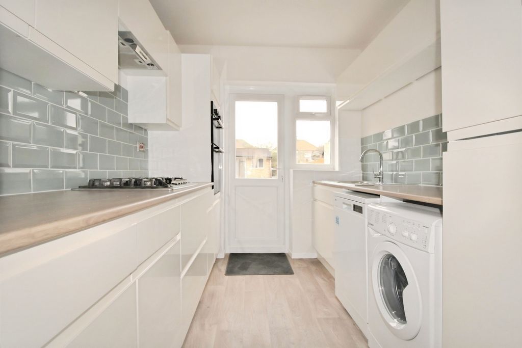 Property photo 2 of 11 Kitchen