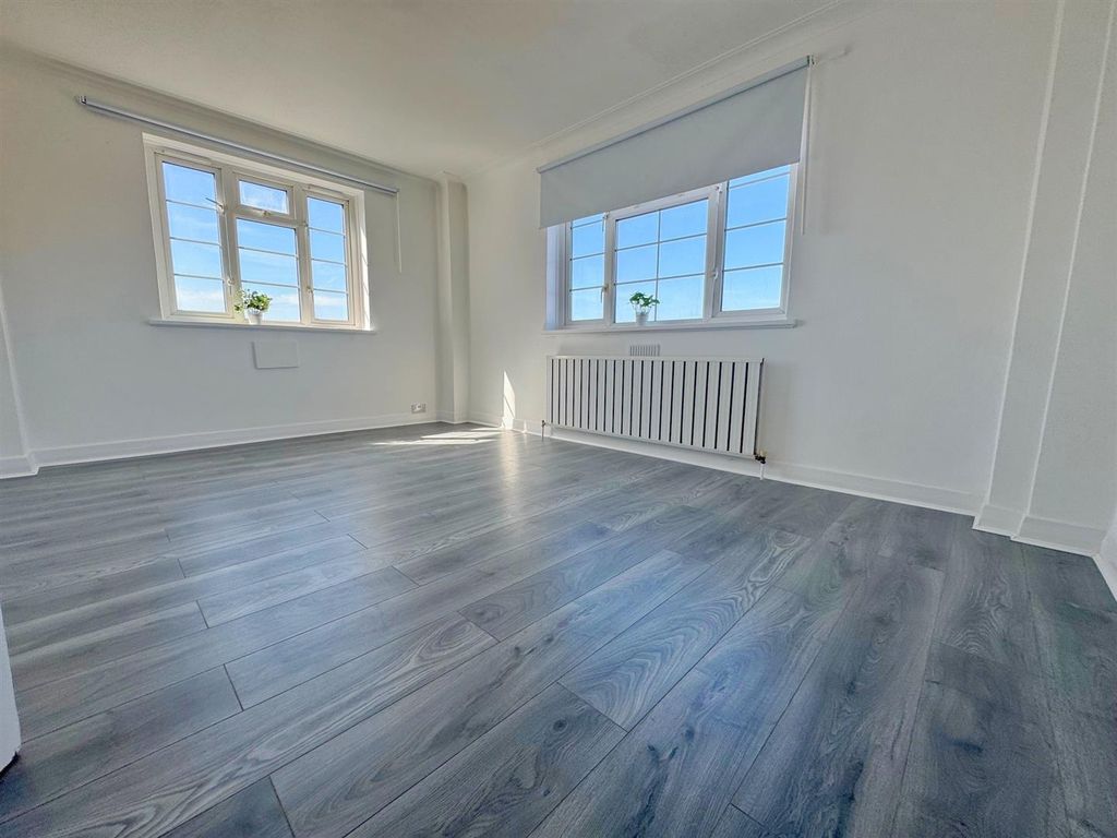 Property photo 1 of 6 Lounge_Inpixio.Jpg