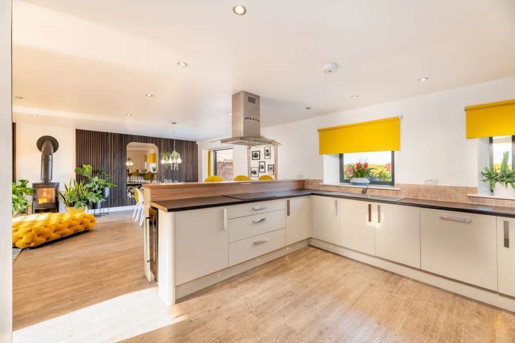 Property photo 3 of 19 Photo 14