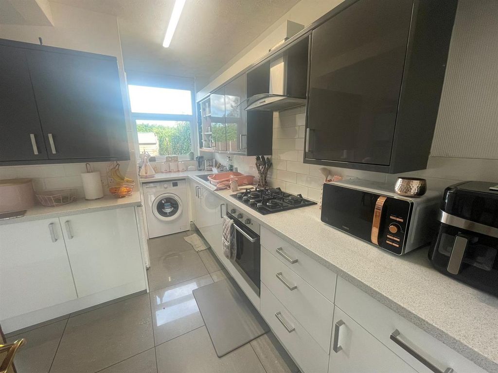 Property photo 3 of 11 Kitchen1.Jpg