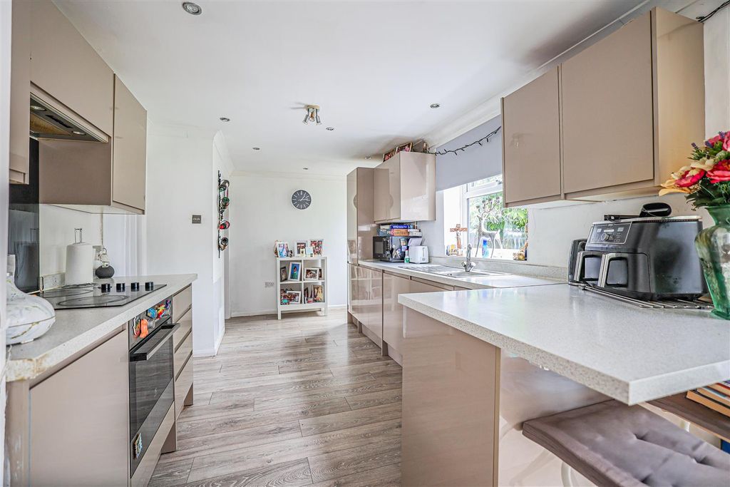 Property photo 3 of 20 980A4772-1.Png