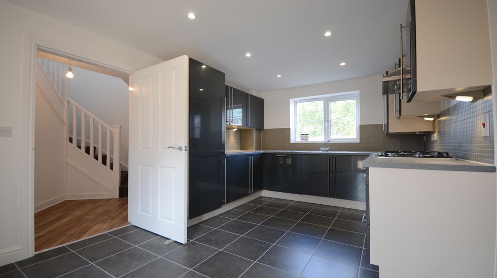 Property photo 2 of 24 Kitchen Far - Option