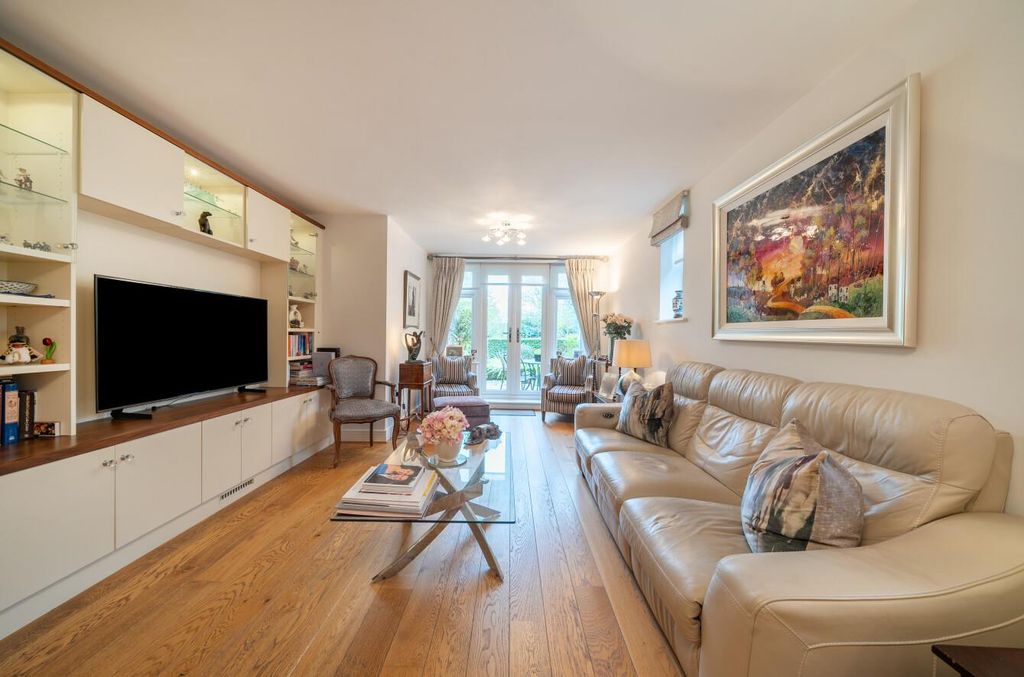 Property photo 3 of 16 Davidson Frost-Wellings, Dfw, Lansdowne Court, Bus