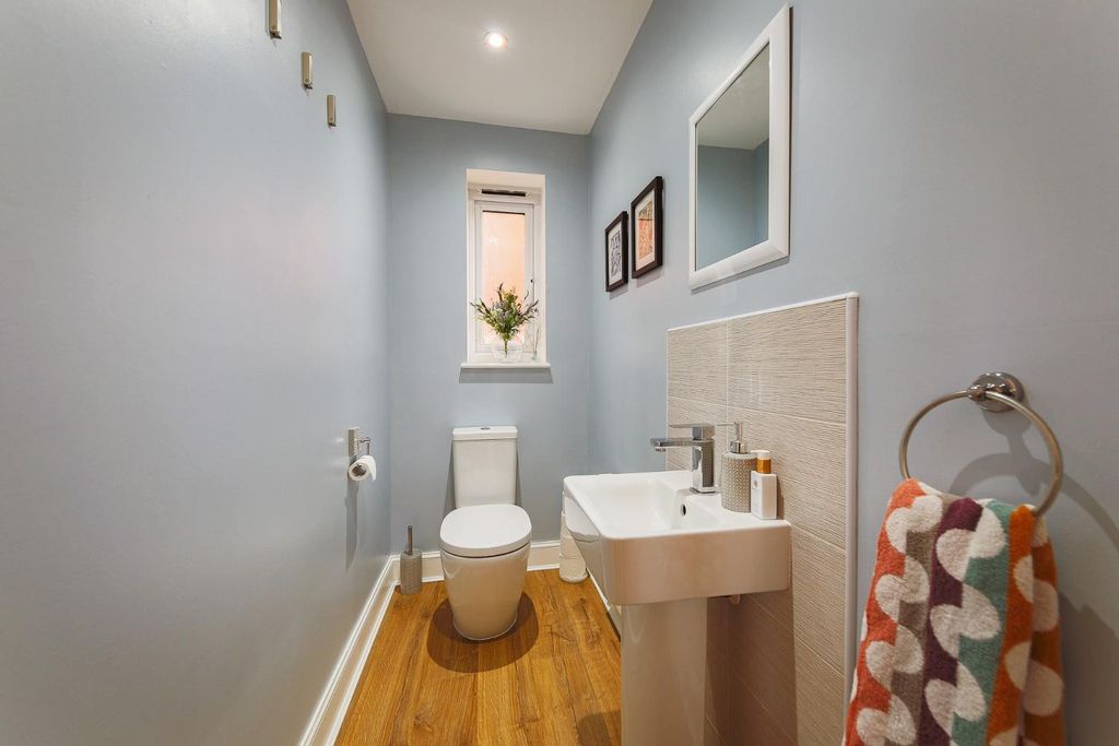 Property photo 3 of 17 WC.Jpg
