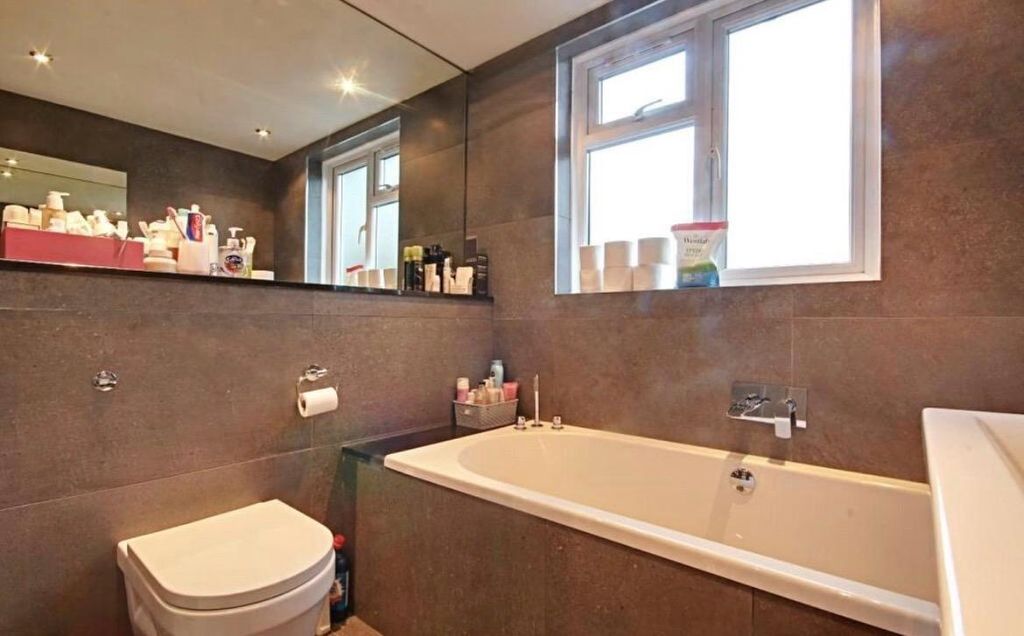 Property photo 2 of 12 Bathroom