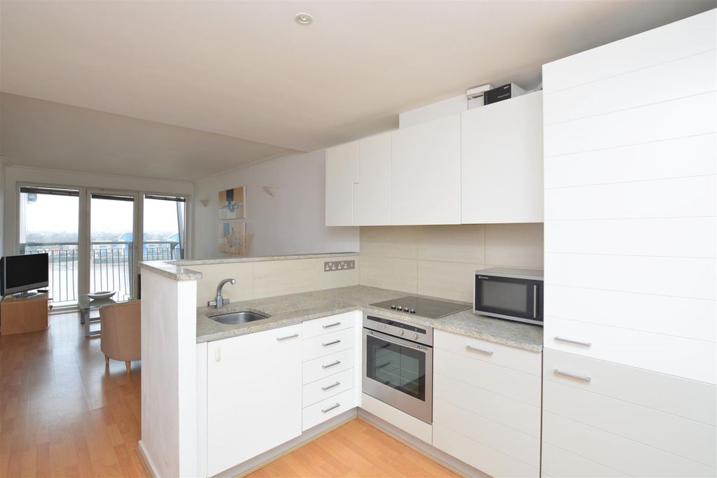 Property photo 2 of 7 Seacon Tower.Jpg