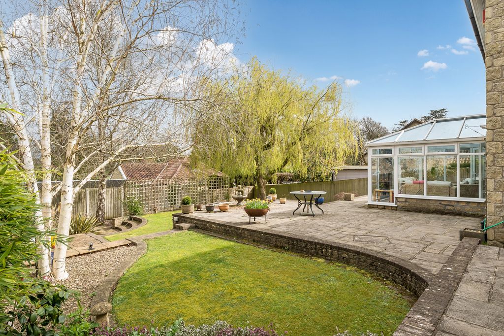 Property photo 2 of 22 Garden