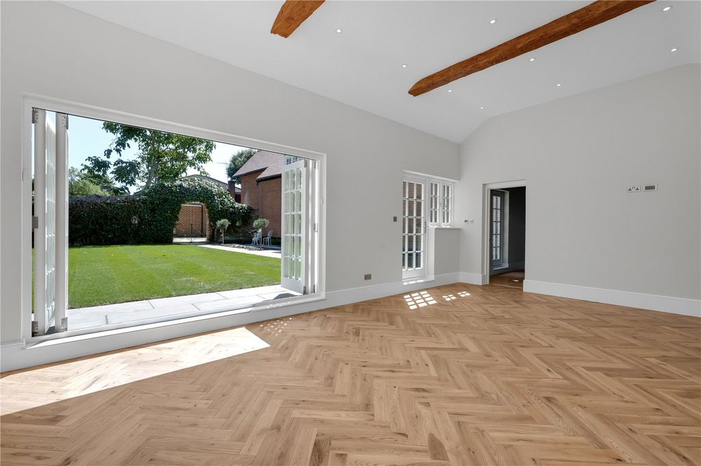 Property photo 2 of 19 Light And Spacious