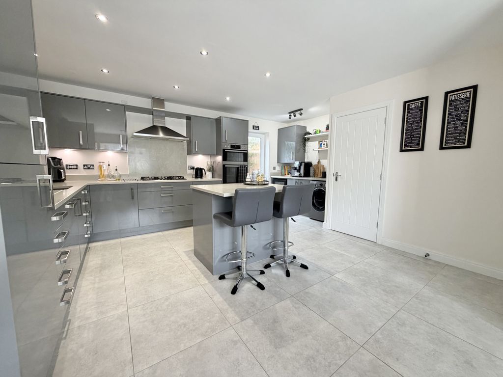 Property photo 3 of 32