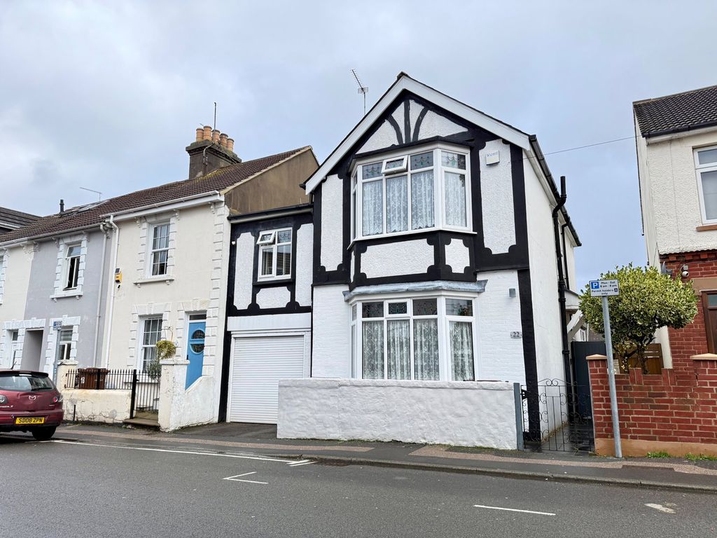 Property photo 1 of 12