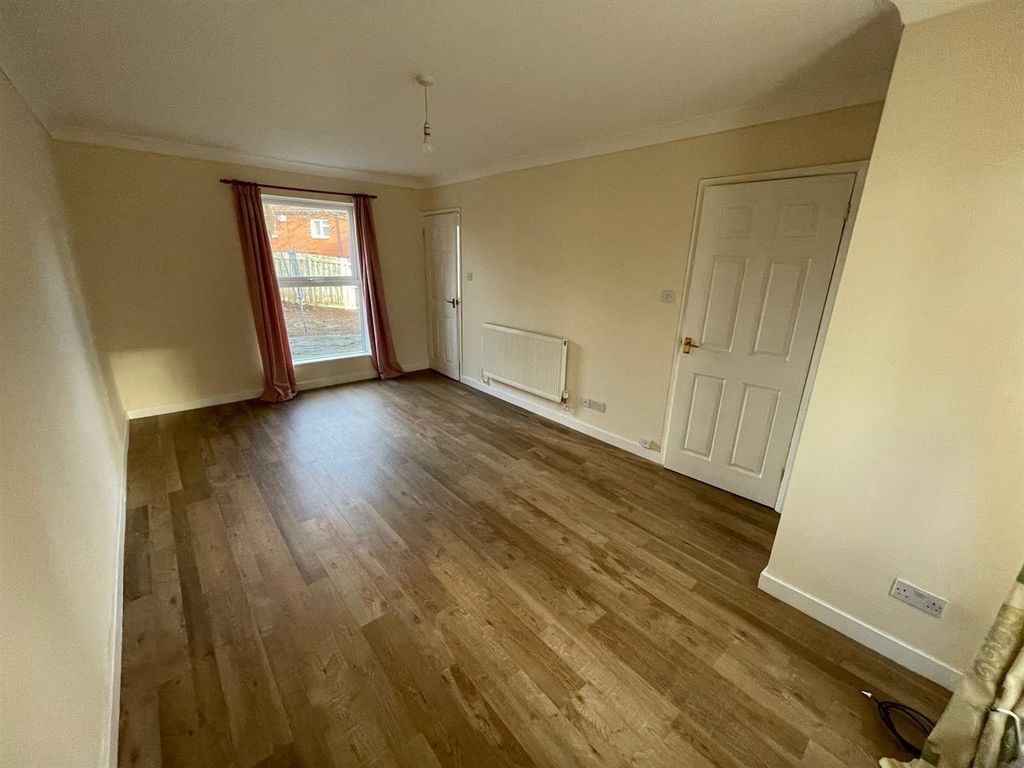 Property photo 3 of 11 Lounge (1).Jpg