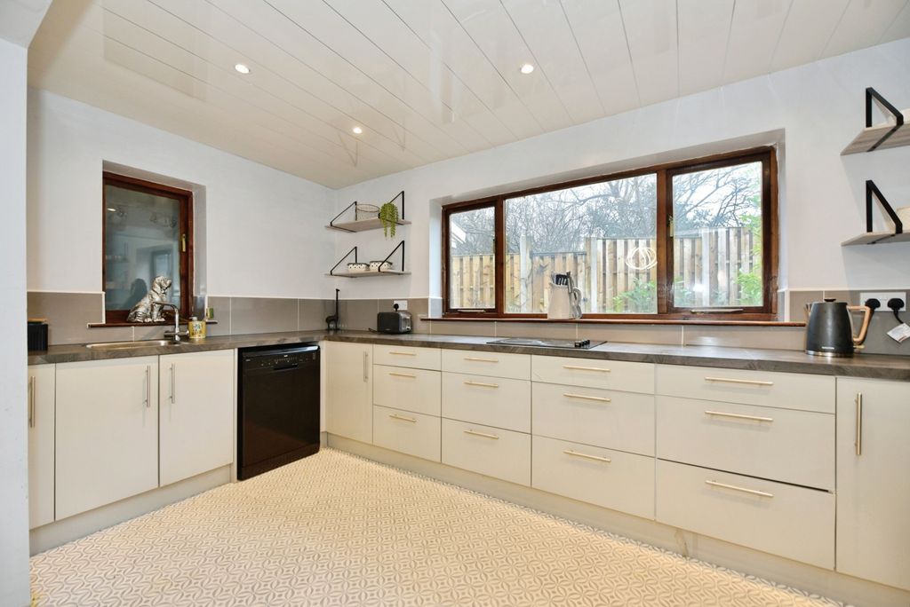 Property photo 2 of 18 Pbox-Img.Jpg