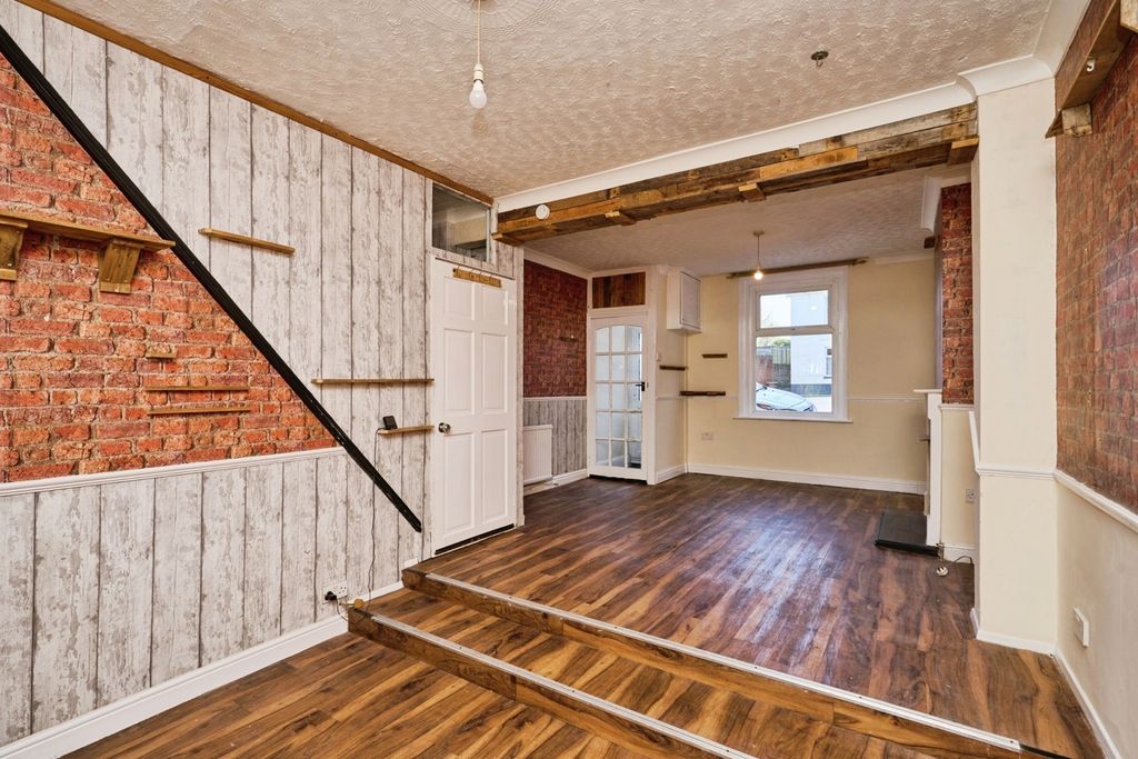 Property photo 1 of 11 Lounge