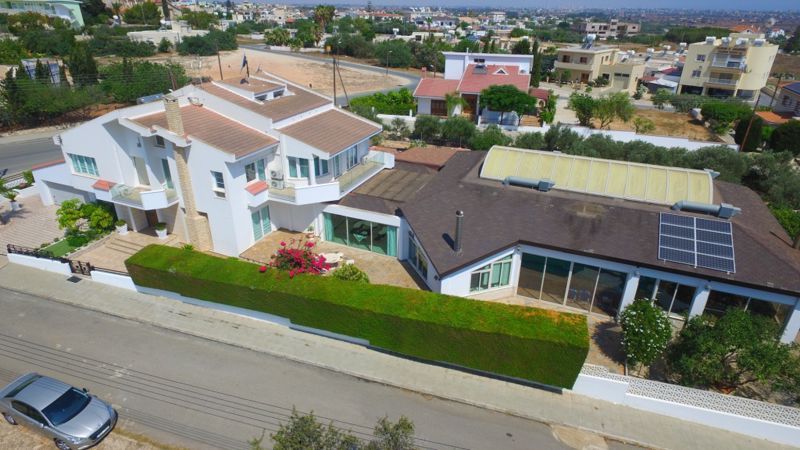 Property photo 1 of 27 Villa