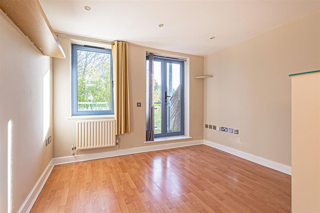 Property photo 2 of 8