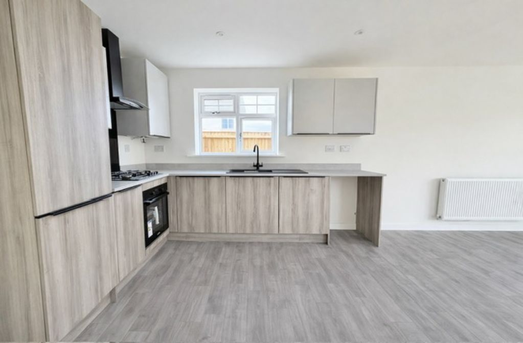 Property photo 3 of 16 Kitchen