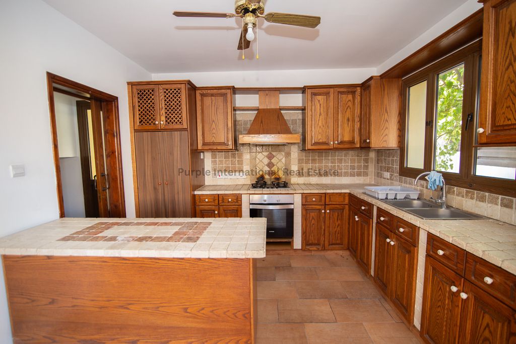 Property photo 2 of 37