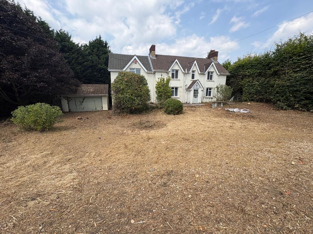 Property photo 2 of 20