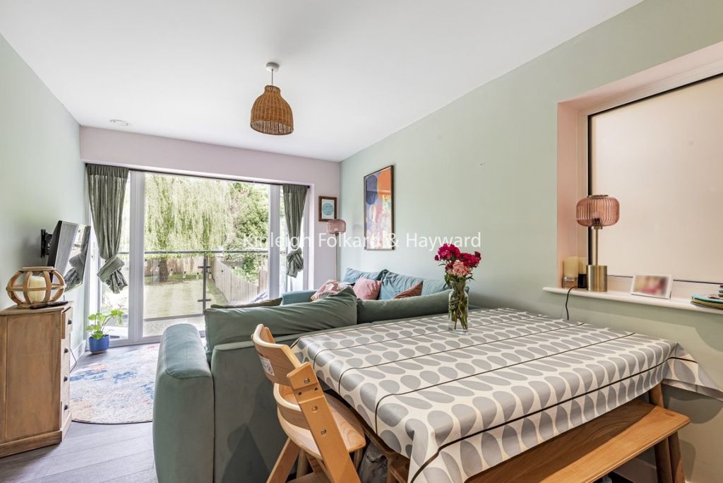 Property photo 2 of 9 A7E378ce-7293-4F19-9