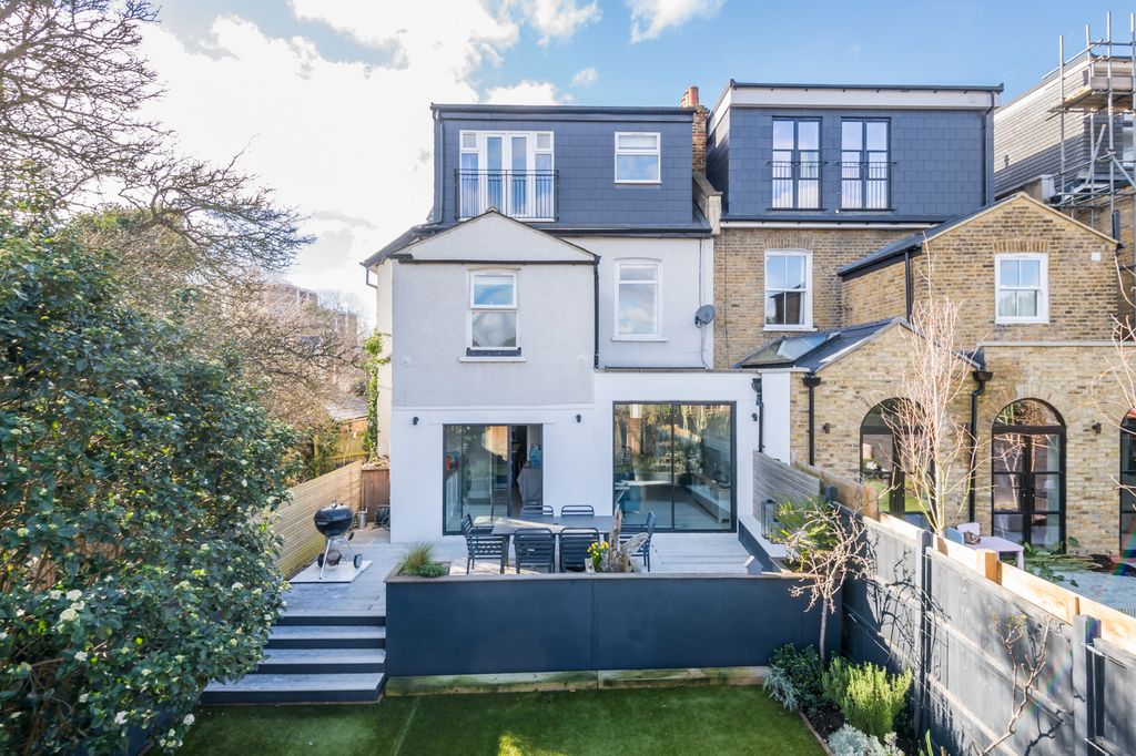 Property photo 2 of 31