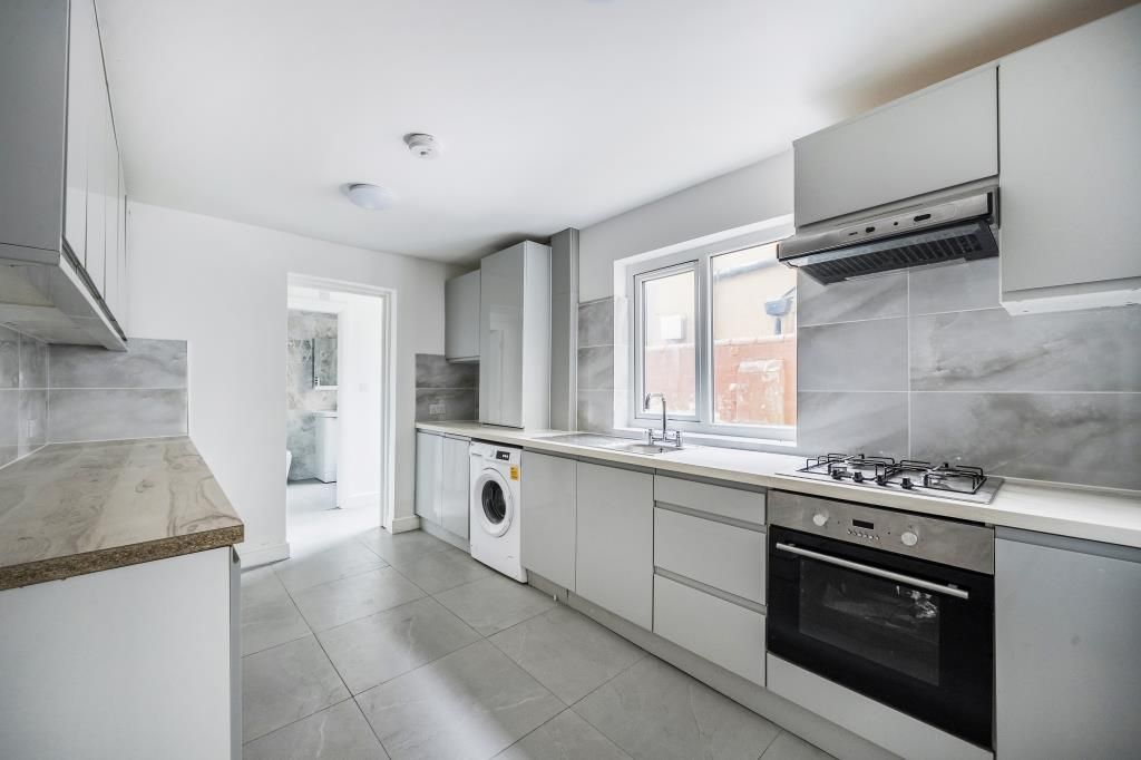 Property photo 2 of 19 Kitchen