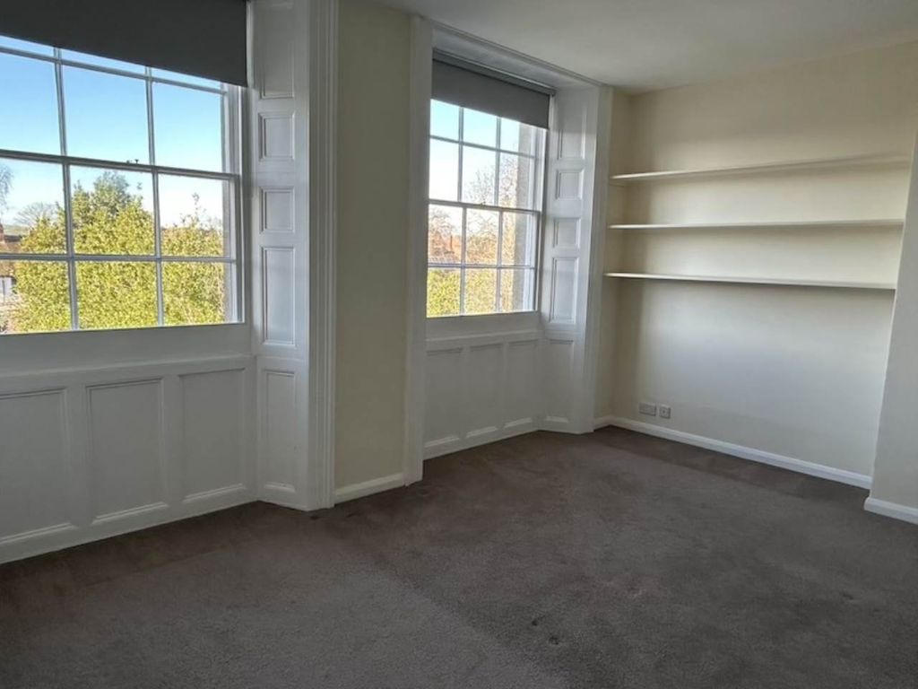 Property photo 3 of 7 Living Room