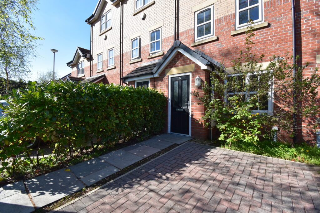 Property photo 1 of 32