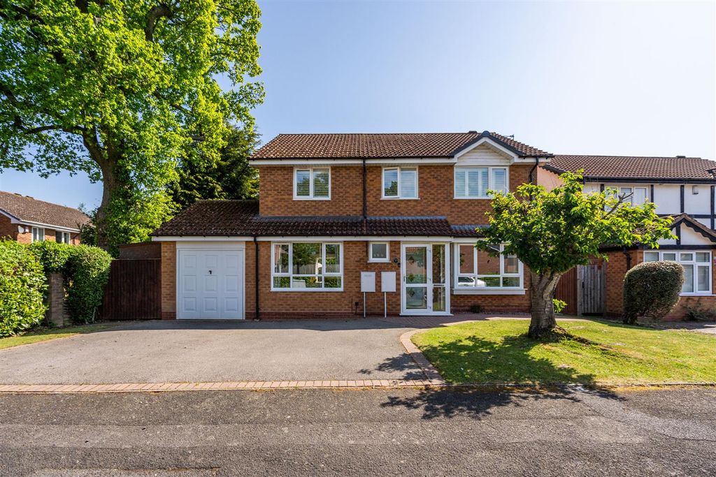 Property photo 1 of 15 35 Needhill Close_23.Jpg