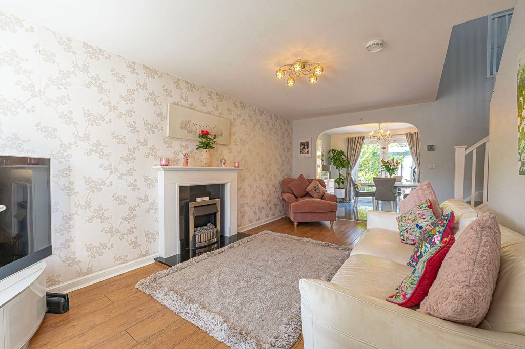 Property photo 3 of 43