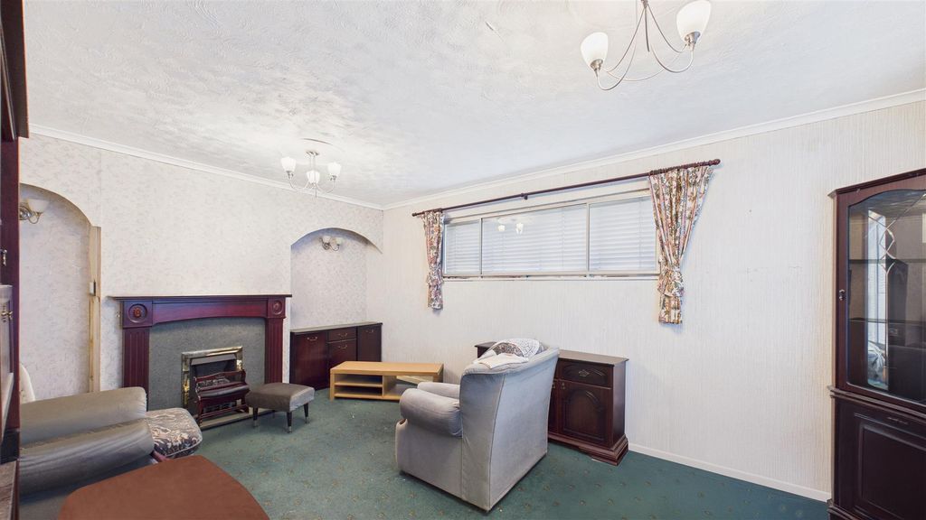 Property photo 2 of 14 Lounge