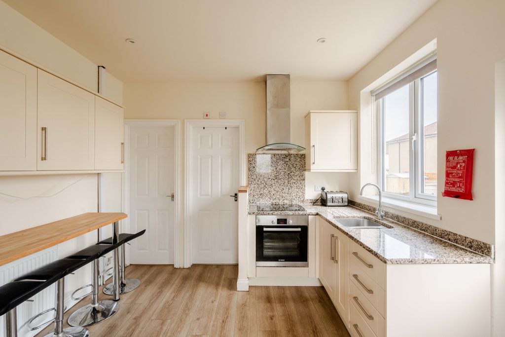 Property photo 2 of 30 18