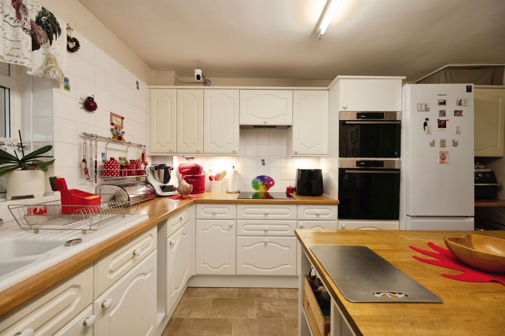 Property photo 2 of 17