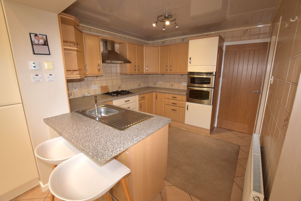 Property photo 2 of 25