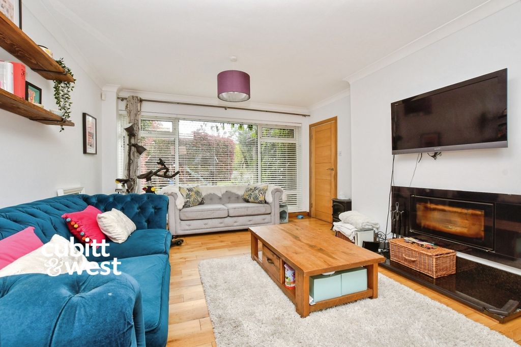Property photo 2 of 14 Ed9c3Ef8-Living 2...