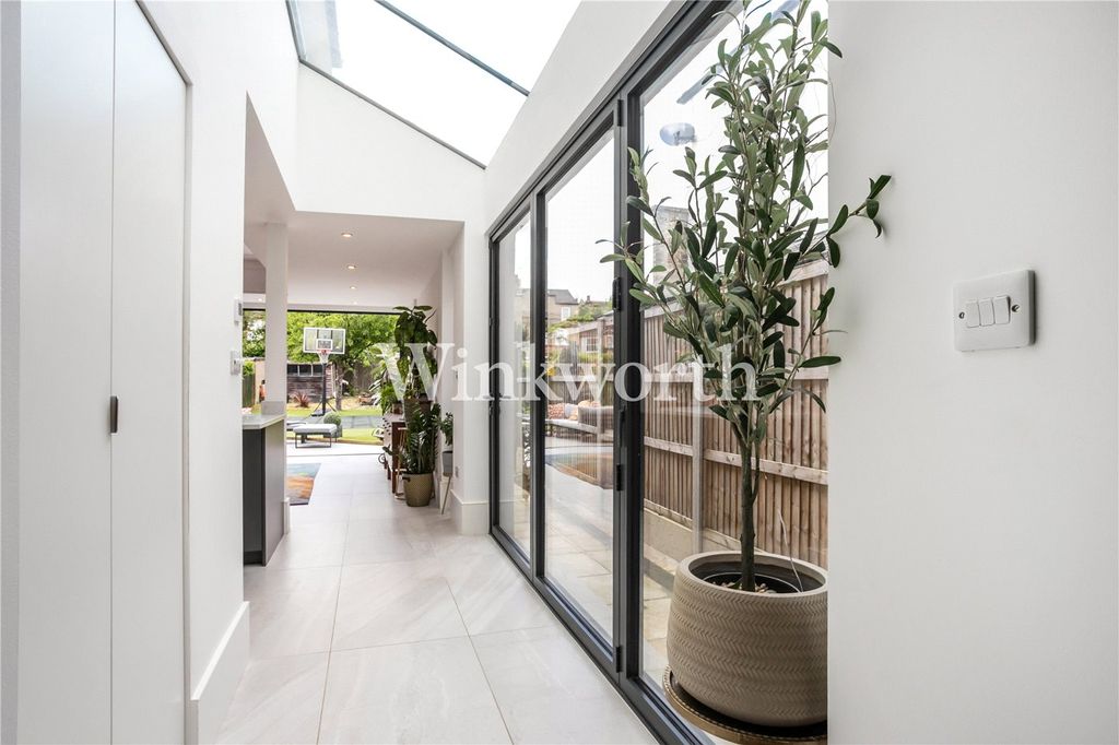Property photo 3 of 18 Picture No. 04