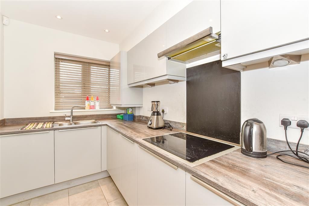 Property photo 1 of 7 Kitchen