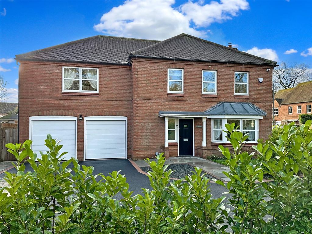 Property photo 1 of 30 Front Aspect 547